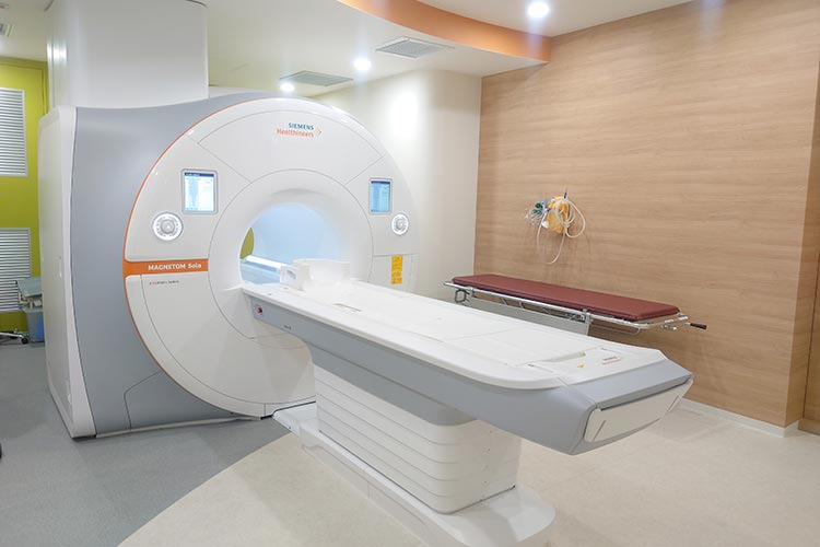 MRI検査（磁気共鳴画像診断検査）機器の写真